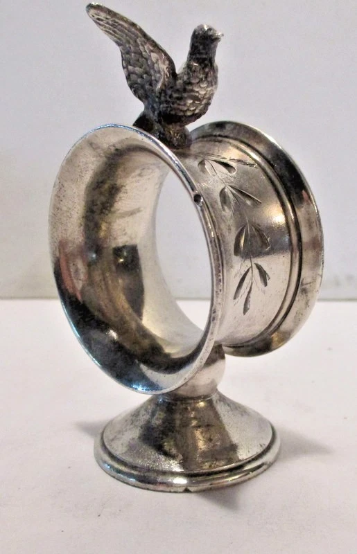 bird on top of ring with base, Pairpoint 39
