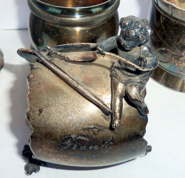 cherub and wishbone with bow. Derby 373