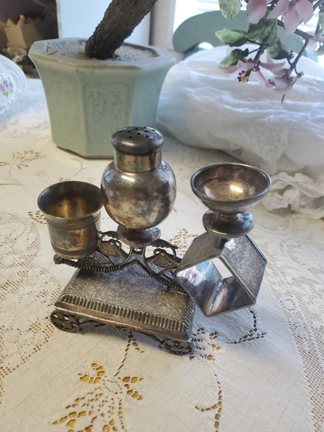 combination salt and pepper figural napkin set. Western Silverplate Co. 333